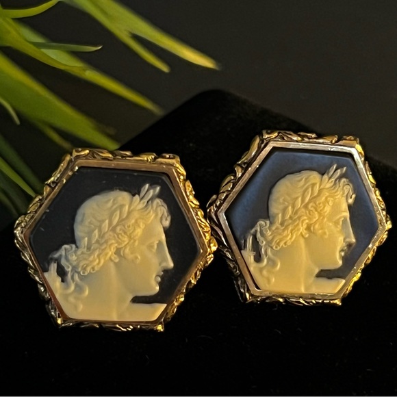 Dante Other - Rare Vintage 1960s Museum Masterpieces by Dante Gold Hexagon Cameo Cuff Links